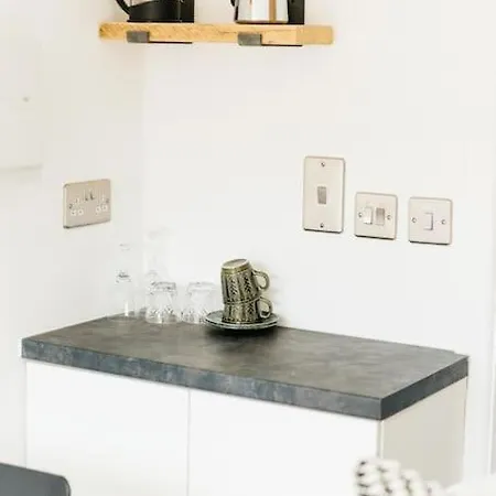 公寓 Delores Eco-pod / Treehouse, Walk To Cabot Circus