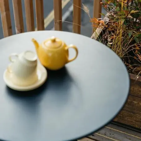 Delores Eco-pod / Treehouse, Walk To Cabot Circus