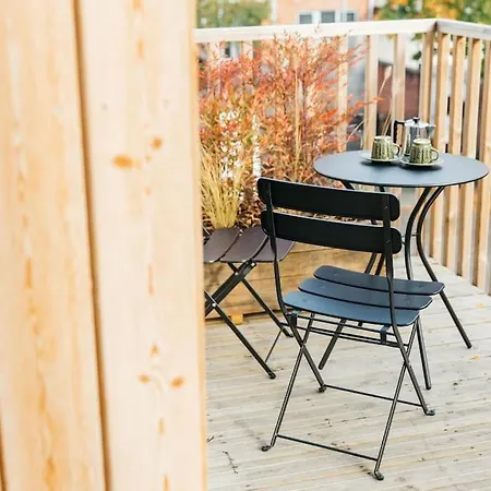 Delores Eco-pod / Treehouse, Walk To Cabot Circus