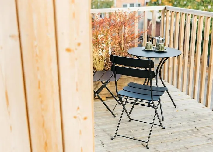 Delores Eco-pod / Treehouse, Walk To Cabot Circus