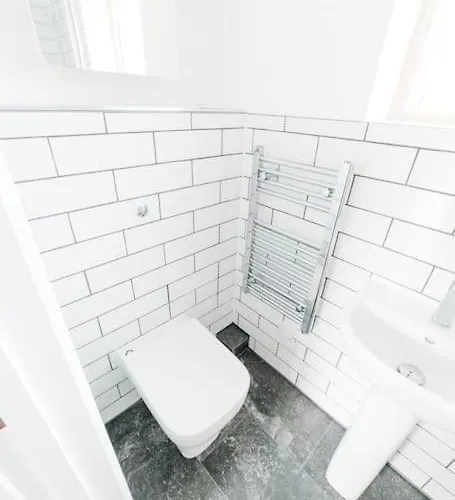 Apartament Delores Eco-pod / Treehouse, Walk To Cabot Circus *