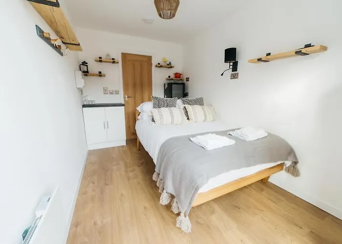 Apartament Delores Eco-pod / Treehouse, Walk To Cabot Circus *