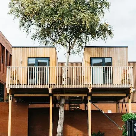 Delores Eco-pod / Treehouse, Walk To Cabot Circus