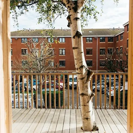 Delores Eco-pod / Treehouse, Walk To Cabot Circus Appartement *