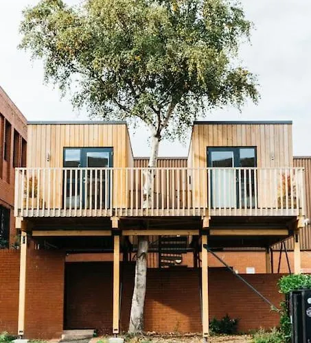Delores Eco-pod / Treehouse, Walk To Cabot Circus