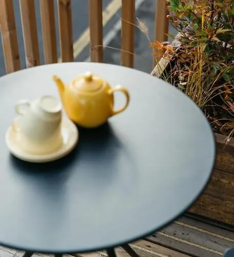 Delores Eco-pod / Treehouse, Walk To Cabot Circus